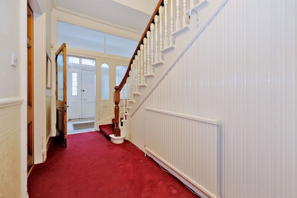 Property photo 3 of 44