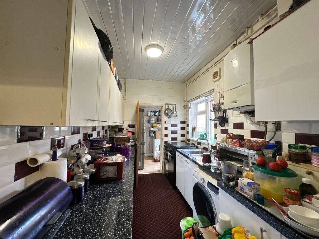 Property photo 3 of 13 Kitchen