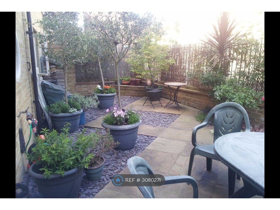 Property photo 2 of 21 Garden In Summer