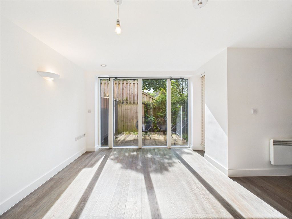 Property photo 1 of 17 Picture No. 15
