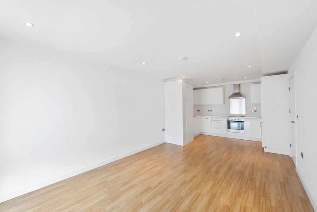 Property photo 3 of 10 Reception/Kitchen