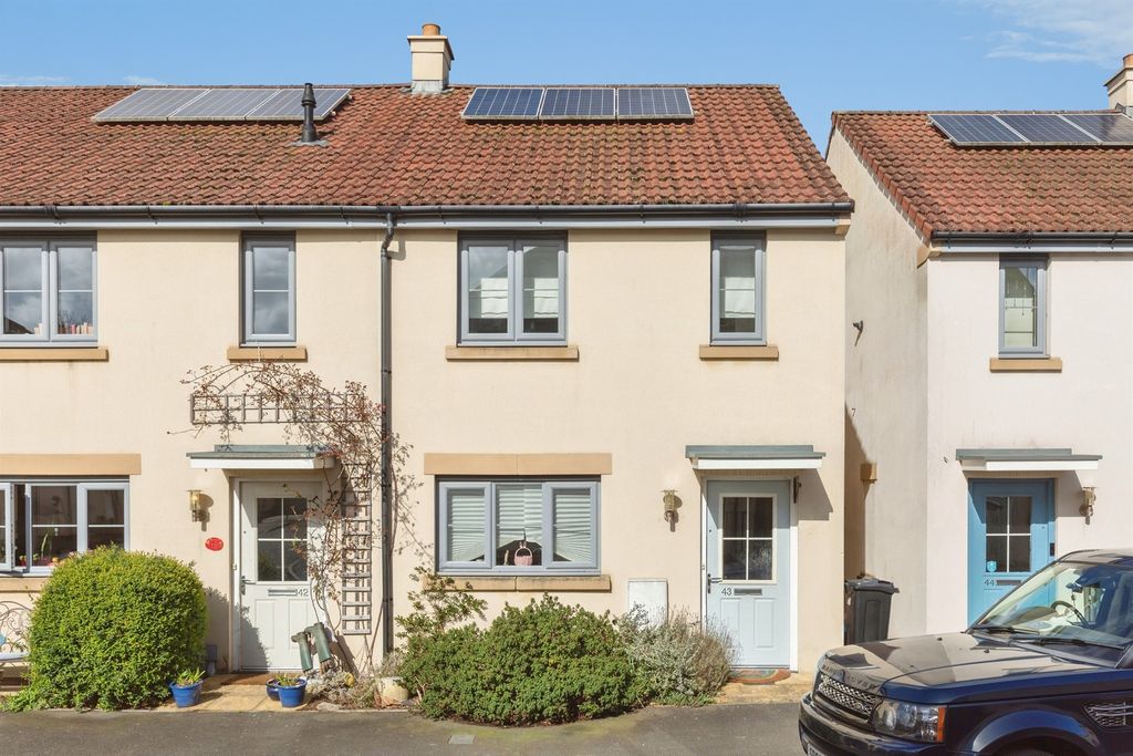 Property photo 1 of 17