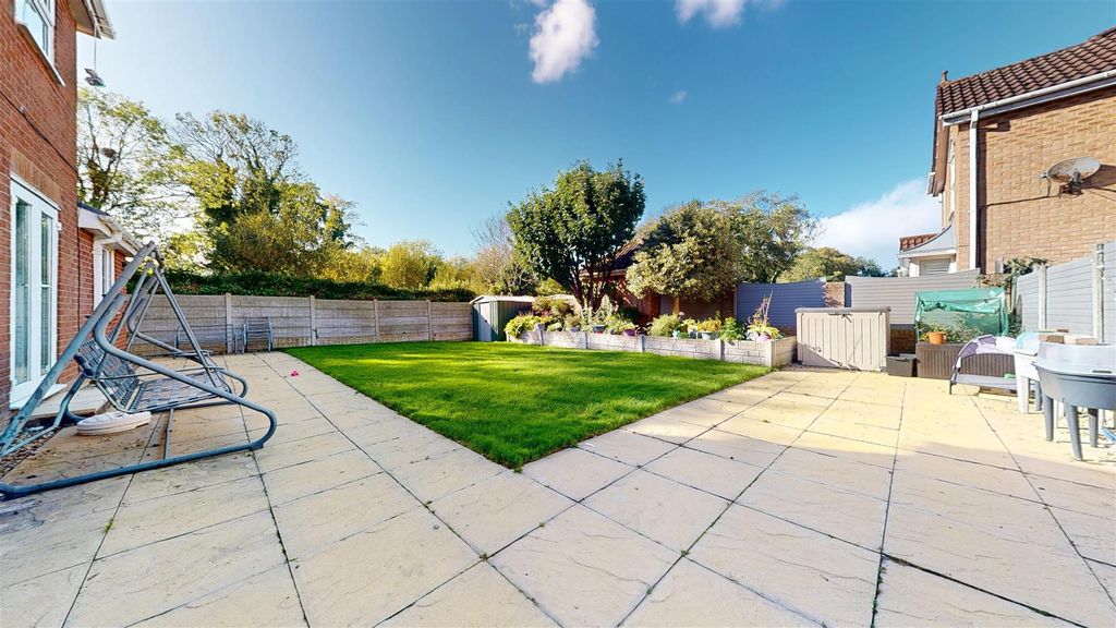 Property photo 2 of 26 Percival Way Rear Garden