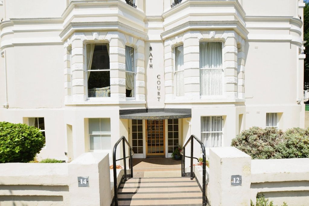 Property photo 1 of 28 Entrance
