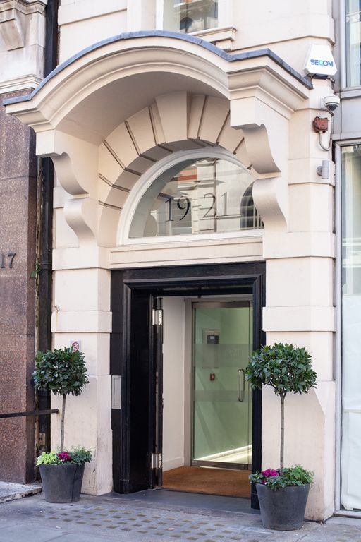 Property photo 3 of 8 Photo 6