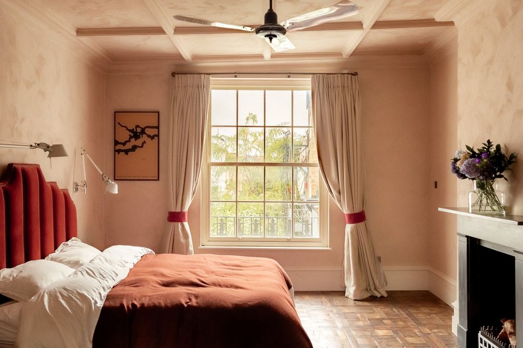 Property photo 3 of 25 Principal Bedroom