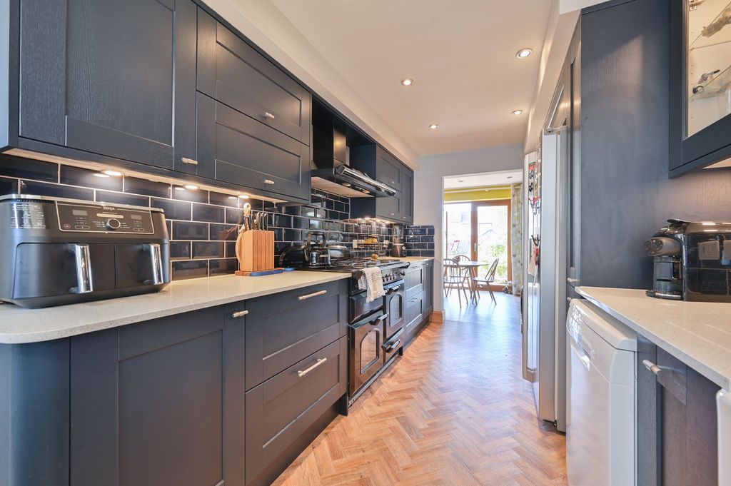 Property photo 2 of 27 Kitchen
