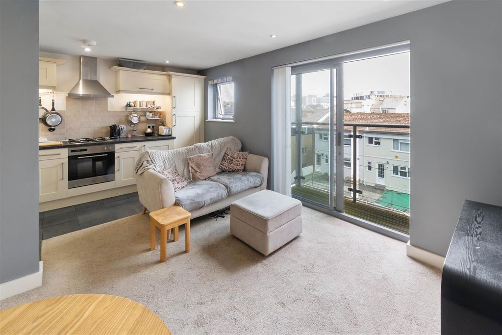 Property photo 2 of 10 Living