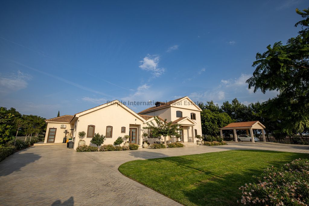 Property photo 3 of 49