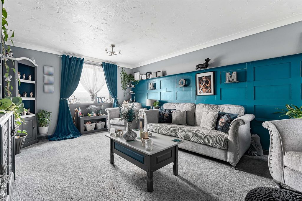 Property photo 2 of 13 5_68181.Jpg