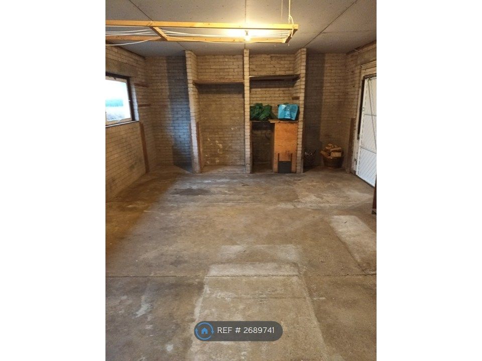 Property photo 2 of 15 Garage