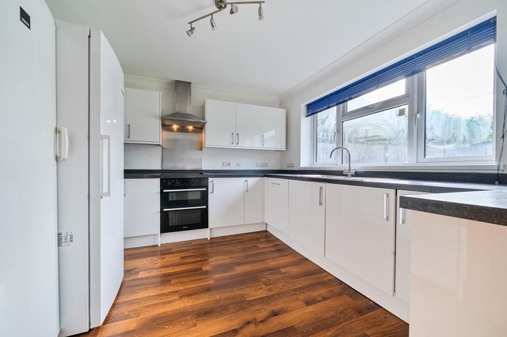 Property photo 3 of 16 Kitchen