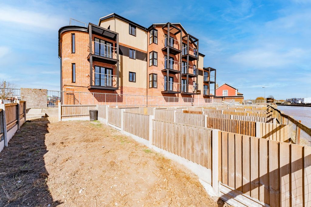 Property photo 2 of 26