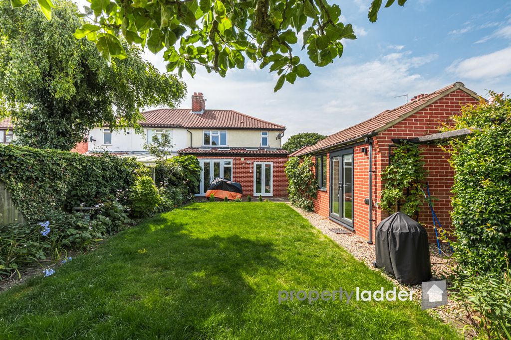 Property photo 2 of 41 32 Overbury Road-37