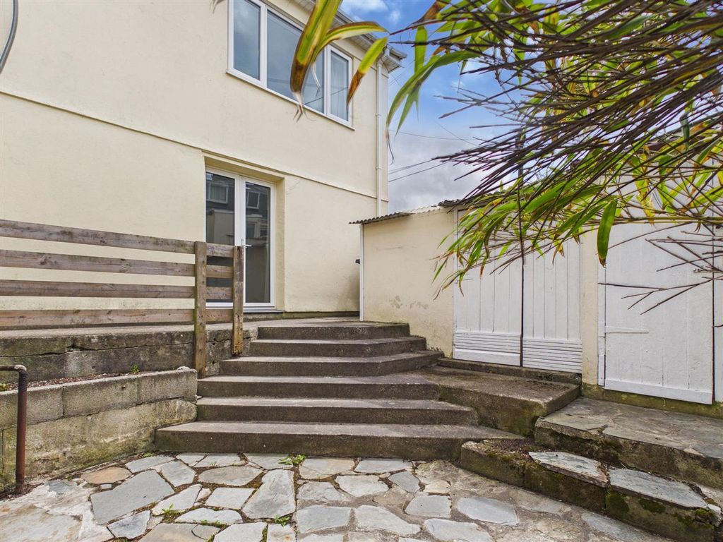 Property photo 3 of 24