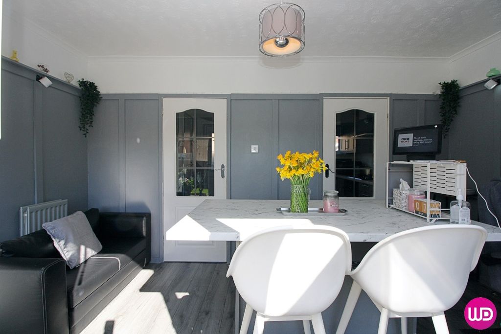 Property photo 3 of 28