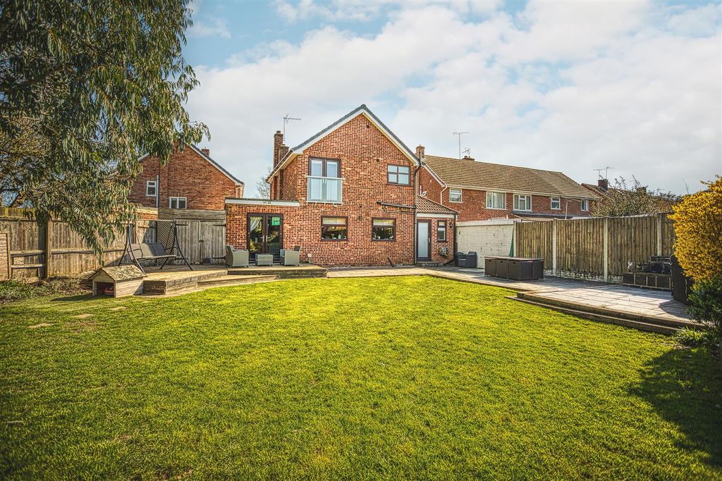 Property photo 2 of 31