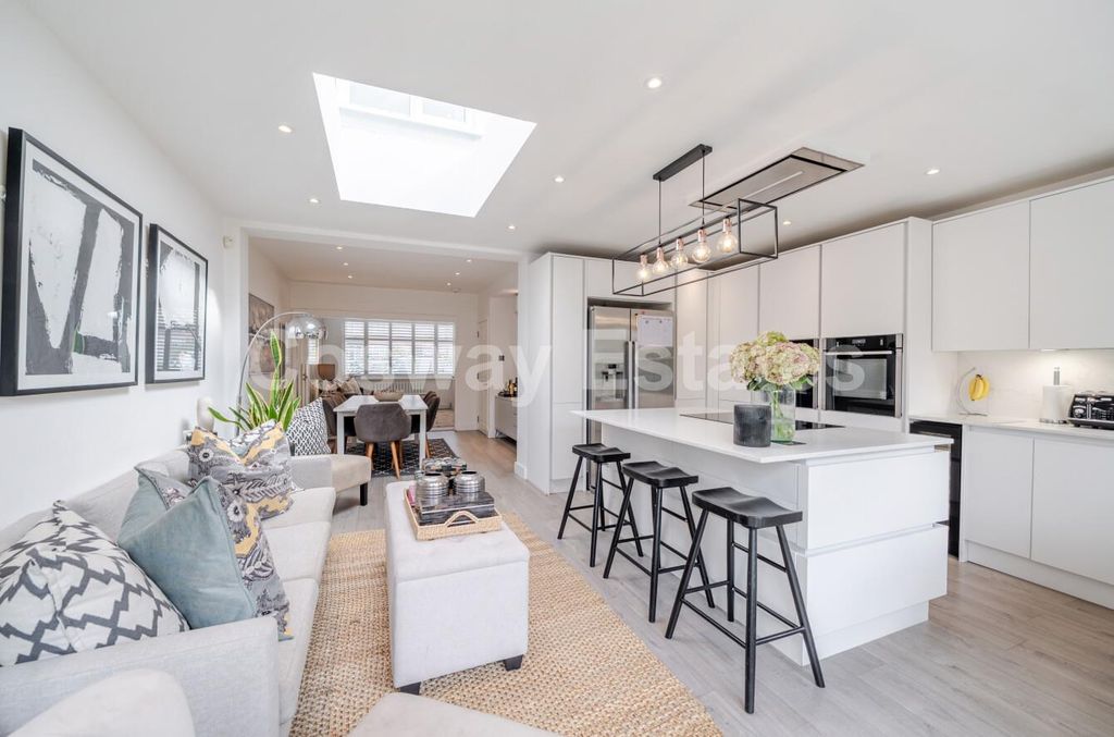 Property photo 3 of 18 Cb34E3Be-11dc-4E3c-Beb7-d4876A73332d.Jpg