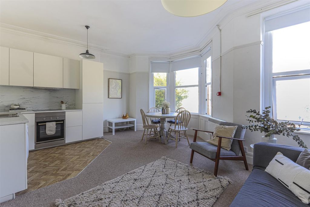 Property photo 2 of 10 Connaught Road 13, 3-1.Jpg