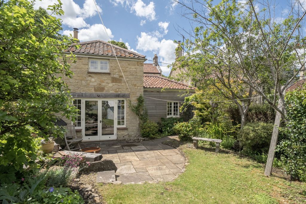 Property photo 3 of 27
