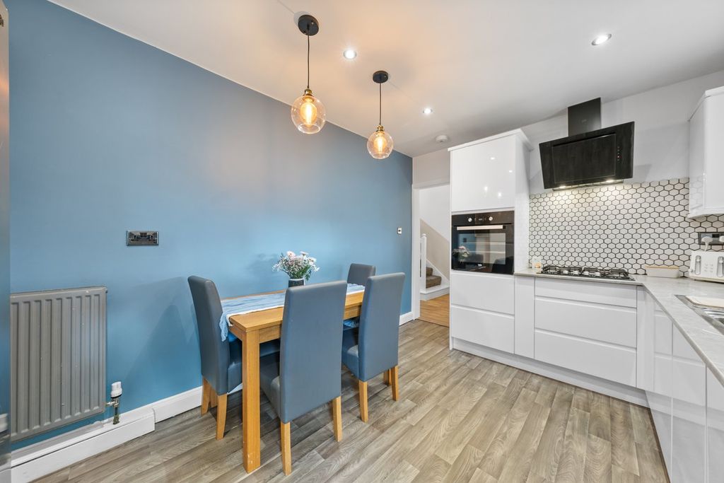 Property photo 3 of 30