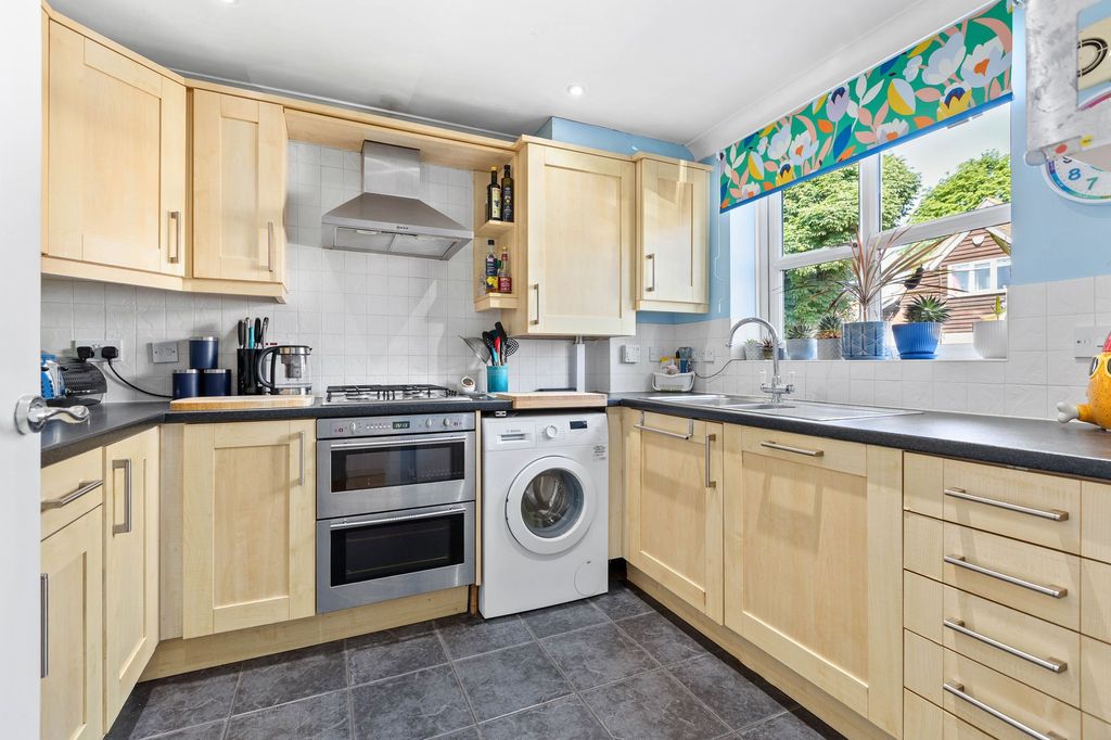Property photo 2 of 18