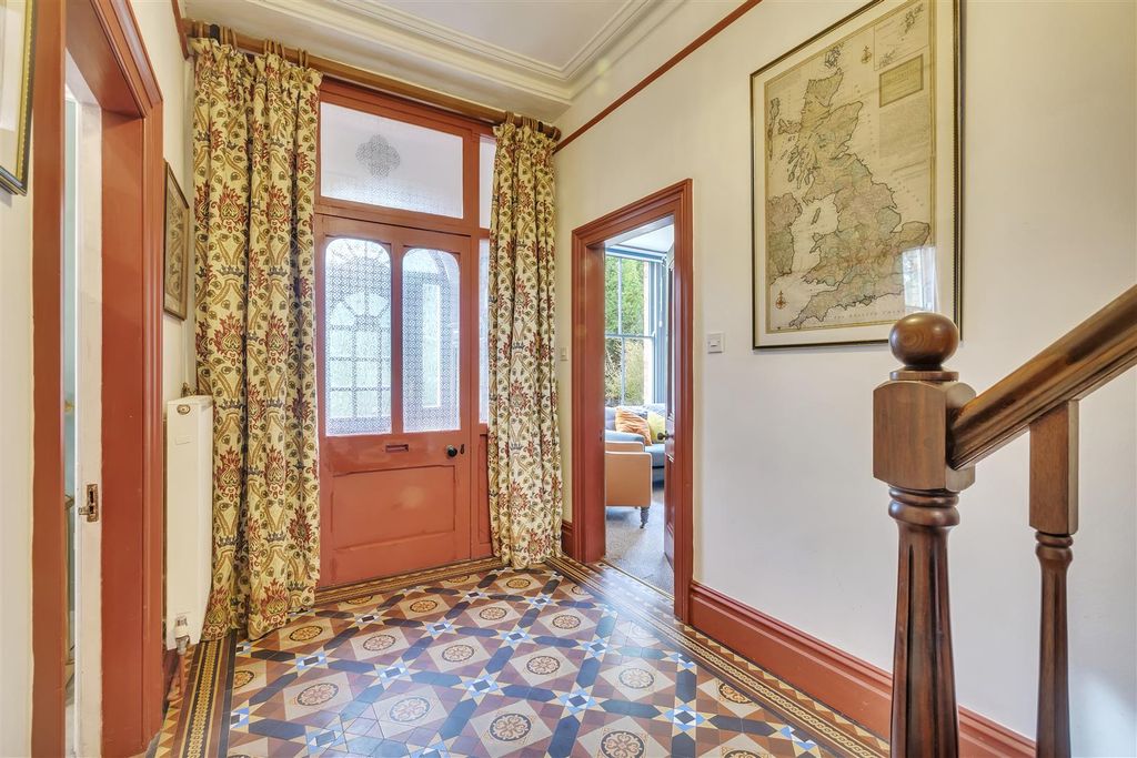 Property photo 3 of 32 Entrance Hall