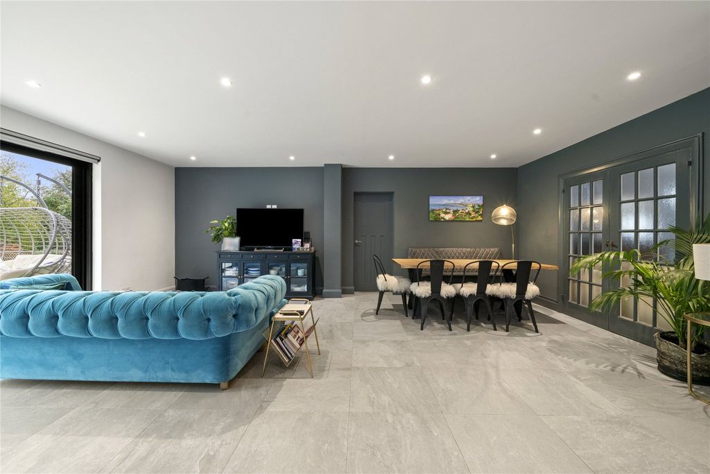 Property photo 3 of 25 Picture No. 10