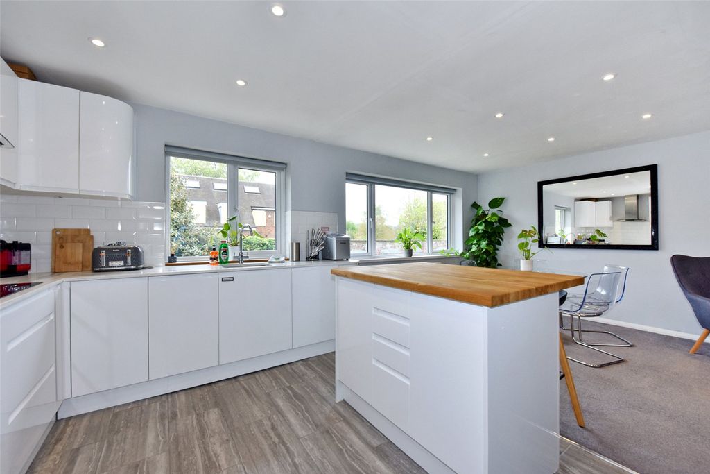 Property photo 2 of 10 Kitchen