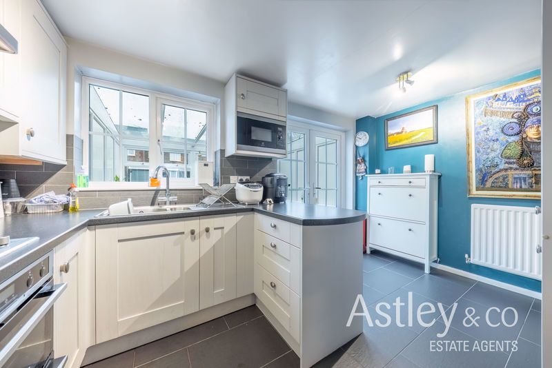 Property photo 3 of 16 Kitchen