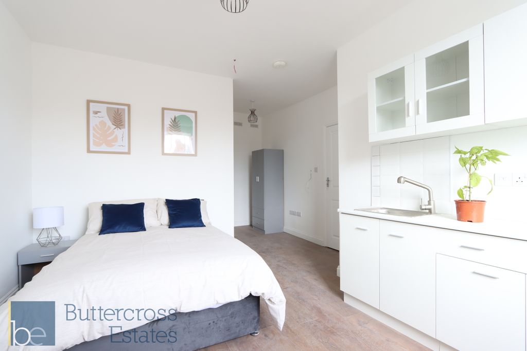 Property photo 1 of 6 Large Double Room