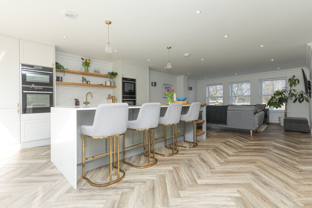 Property photo 3 of 30 Picture 3