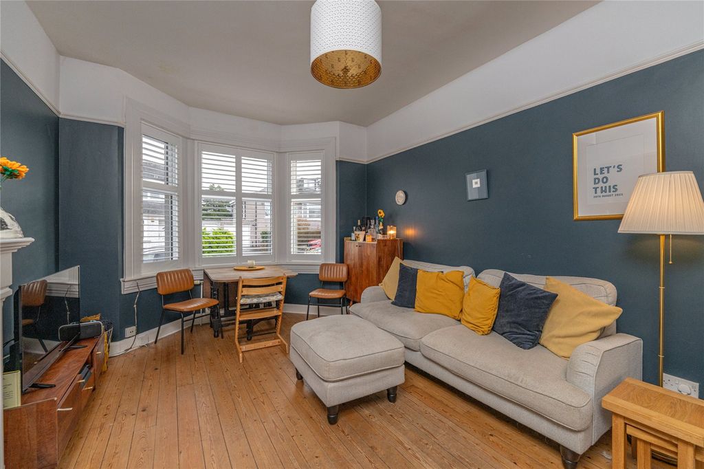 Property photo 3 of 35 Lounge Alt