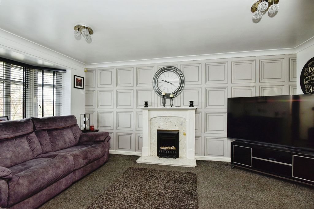 Property photo 3 of 21 Lounge