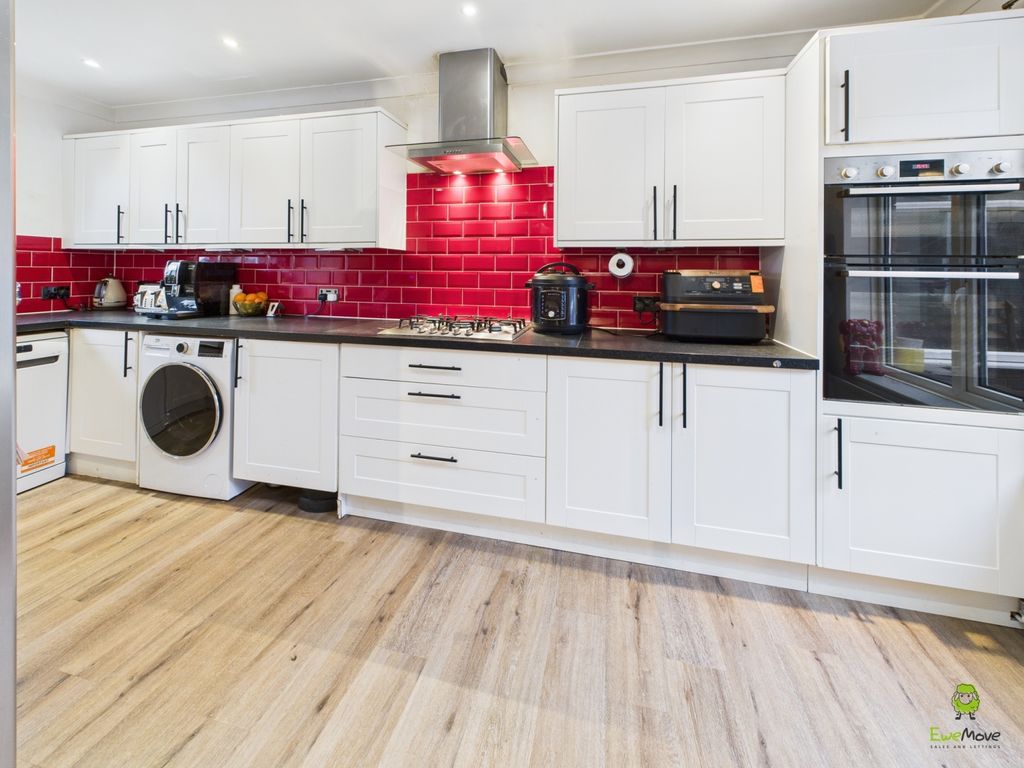 Property photo 3 of 18 Presented By Clinton At Ewemove Bexleyheath And Da