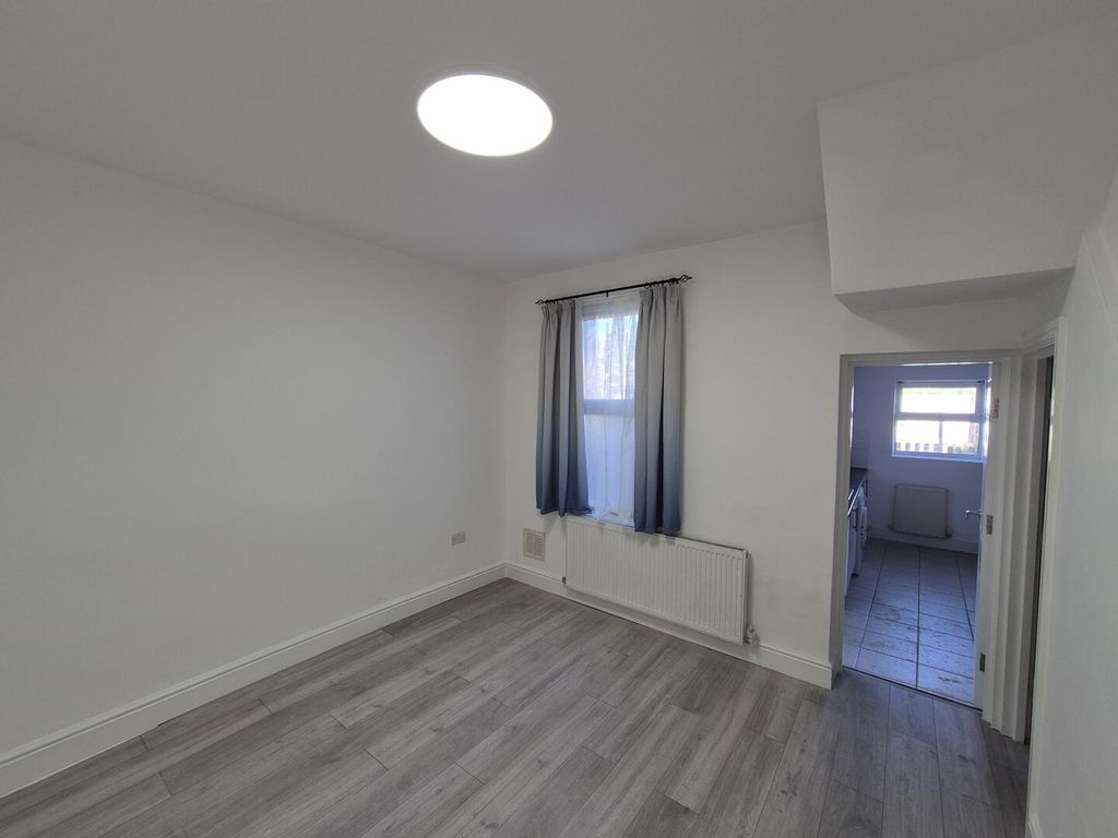 Property photo 3 of 13 Reception 2