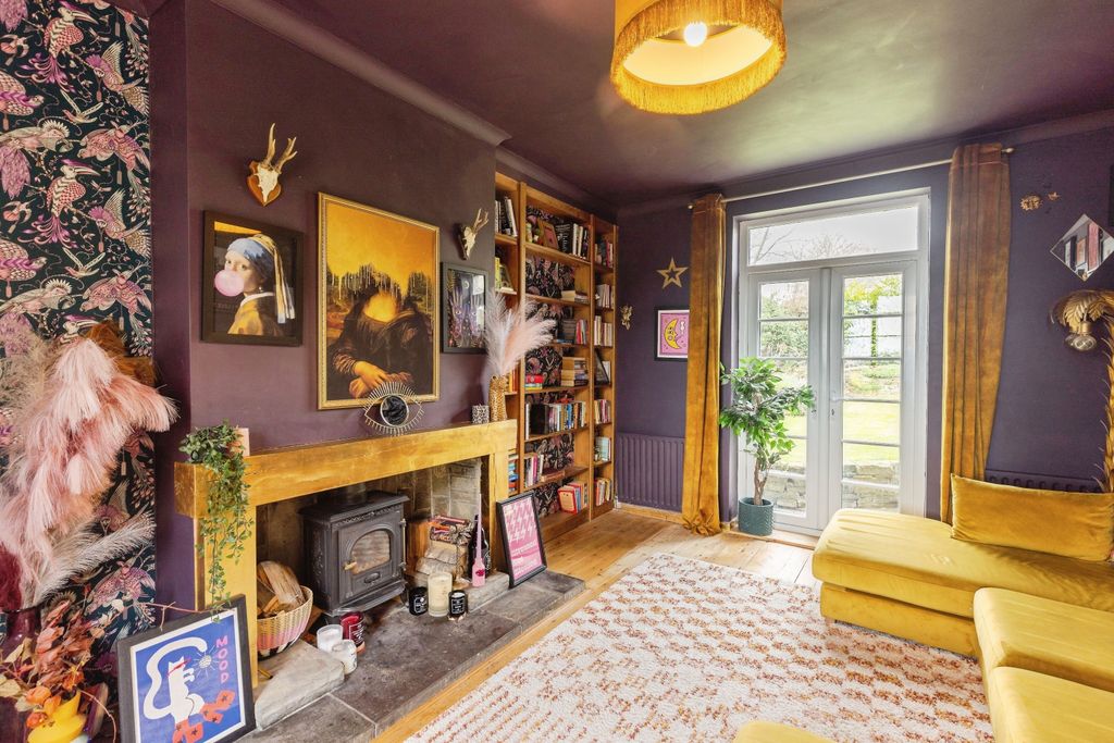 Property photo 2 of 20 Living Room