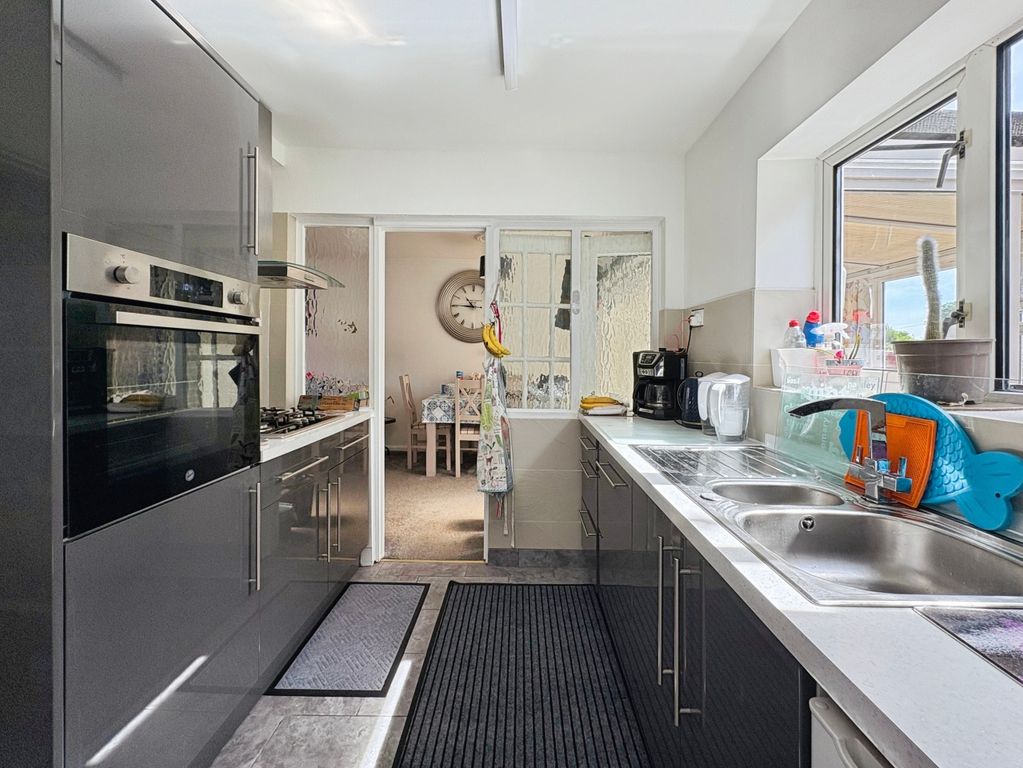 Property photo 2 of 29 Kitchen