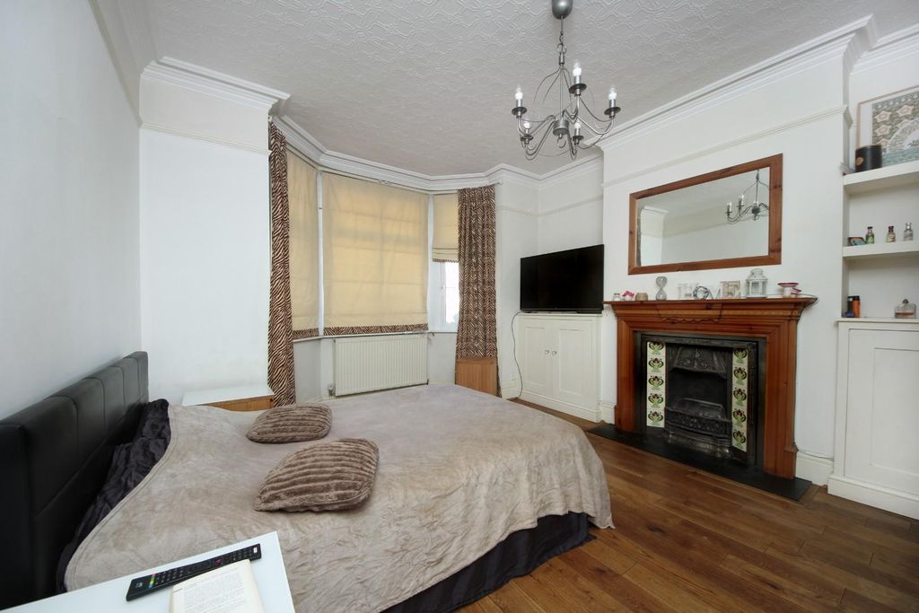 Property photo 2 of 18 Gv- Waldegrave Road (7).Jpg