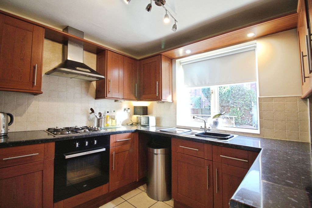 Property photo 3 of 12 Kitchen