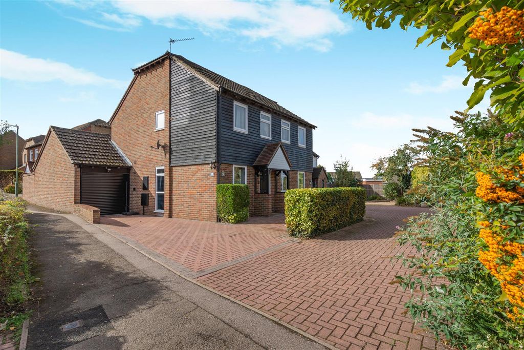 Property photo 1 of 13 8706957-Exterior05.Jpg
