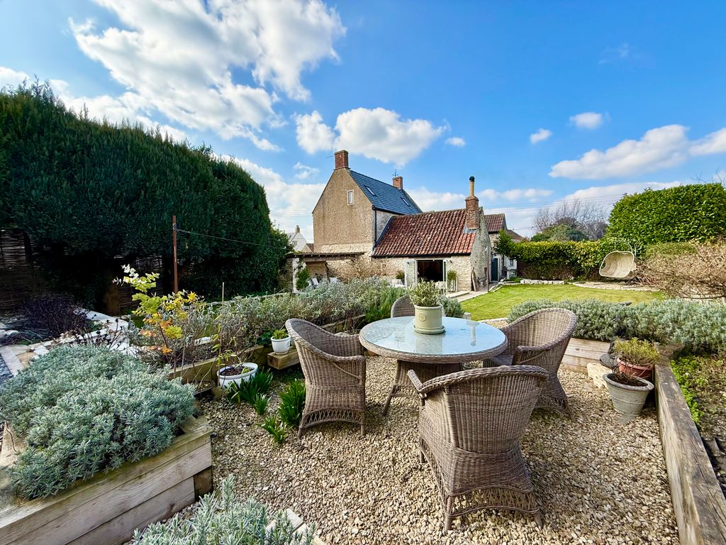 Property photo 3 of 19 Garden View