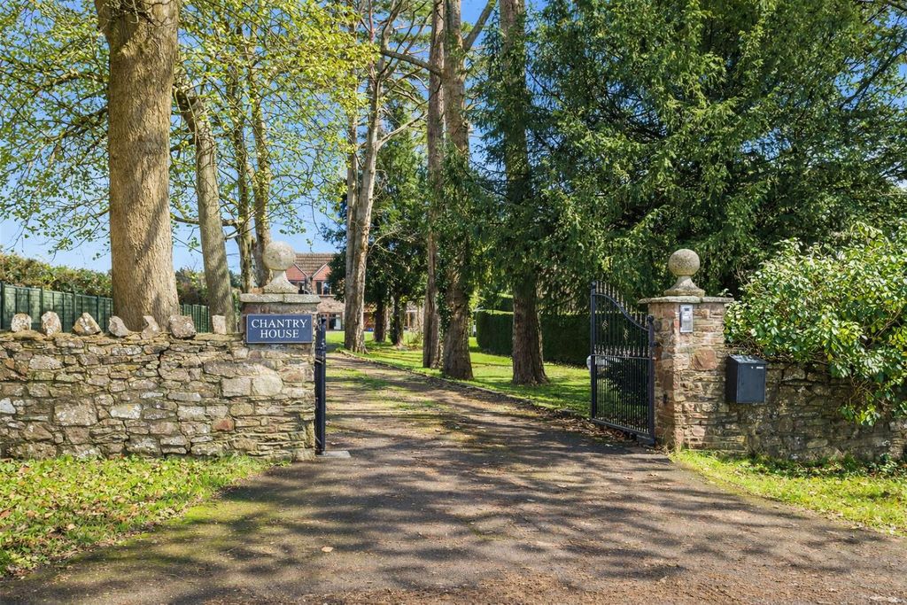 Property photo 2 of 32 Entrance.Png