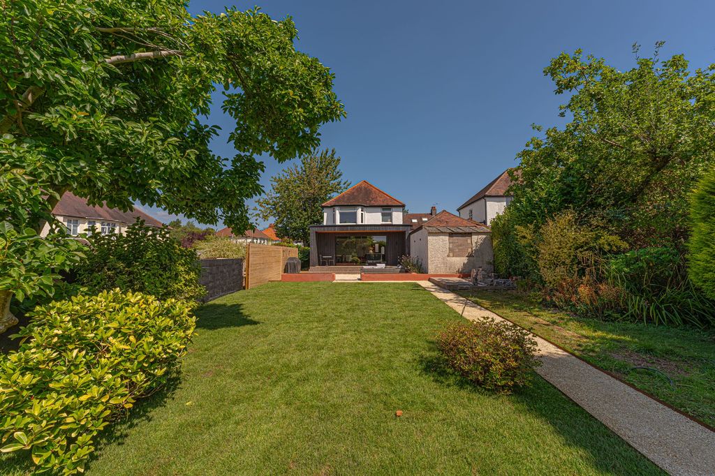 Property photo 2 of 59