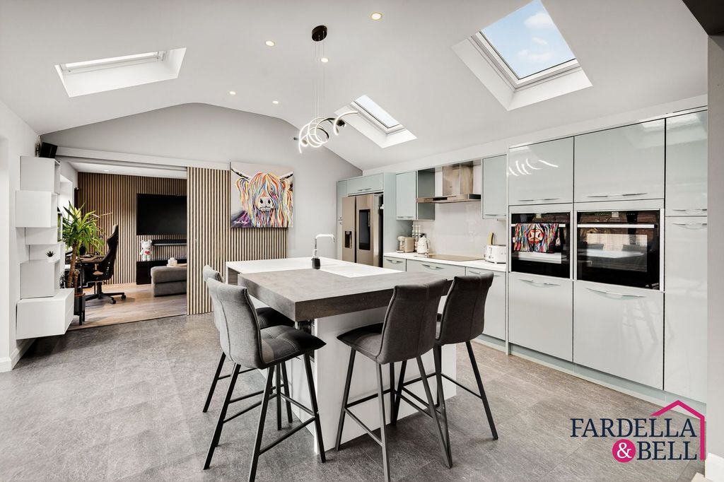 Property photo 1 of 33