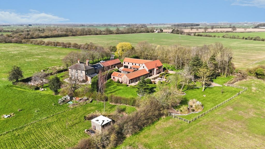 Property photo 3 of 28 2027735