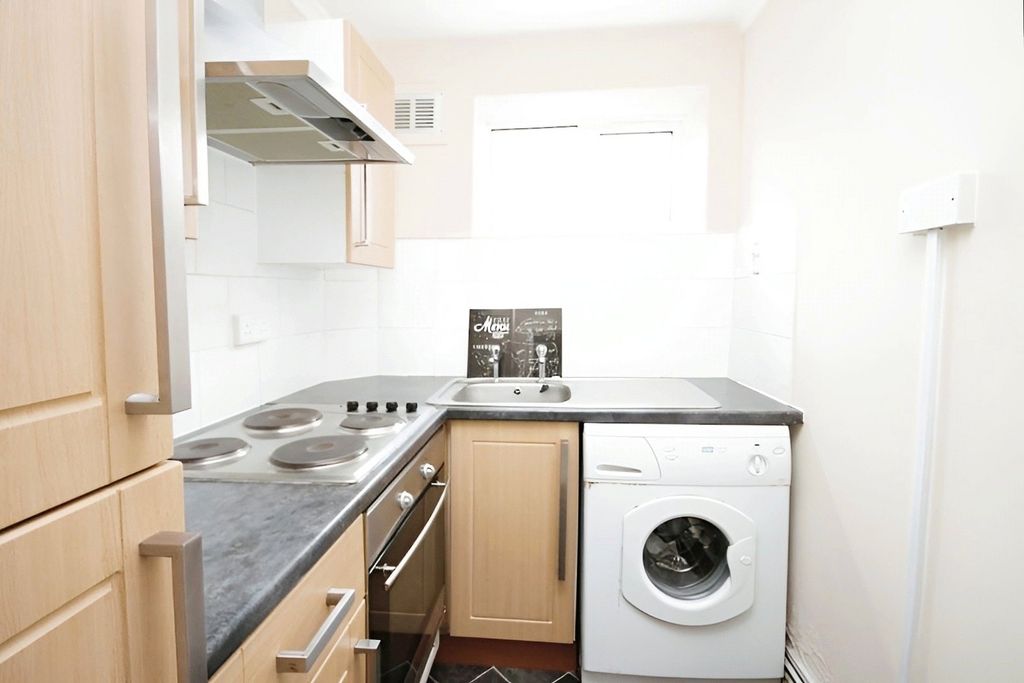 Property photo 3 of 5 Picture No. 05