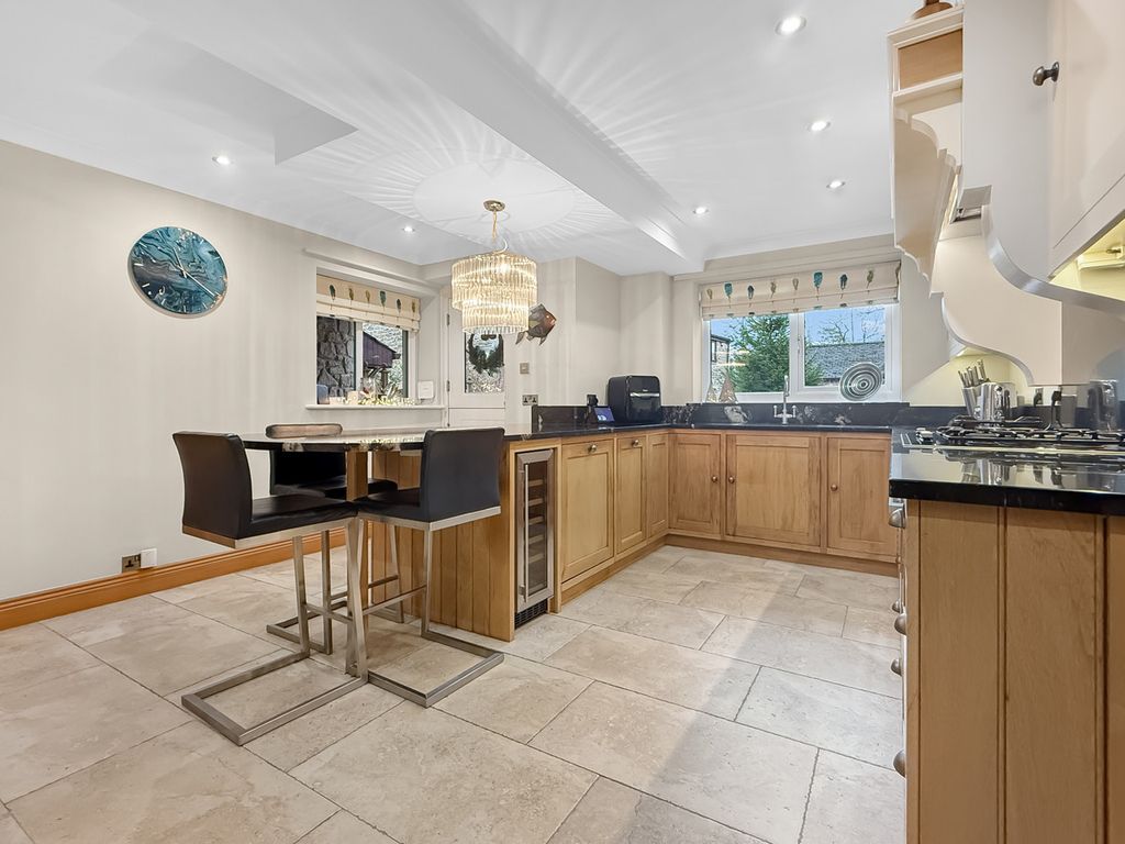 Property photo 3 of 32