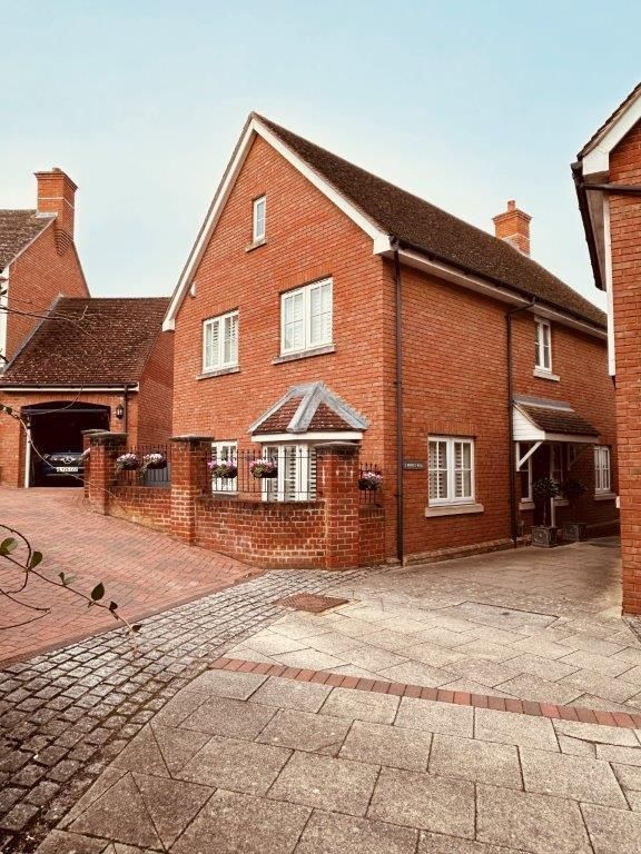 Property photo 1 of 19 External