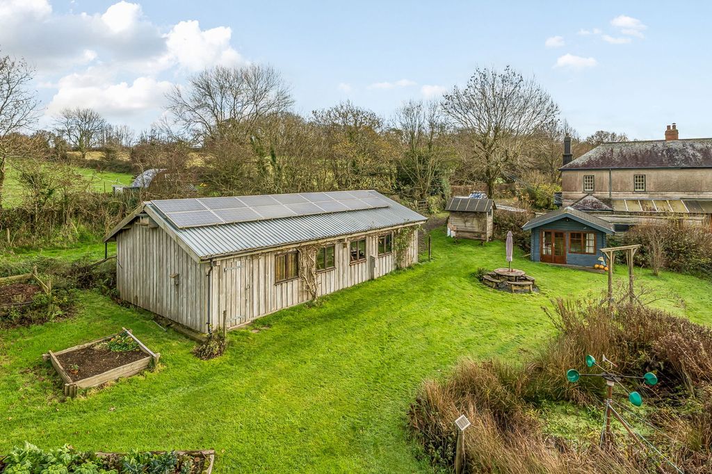 Property photo 2 of 20